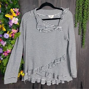 ~💙2/$40💙Betseys Boutique Shop Stripped Distressed Tiered Sweater Size Small